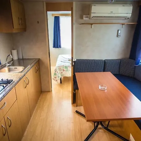 Mobilehomes Camping Stoja 10854 プーラ