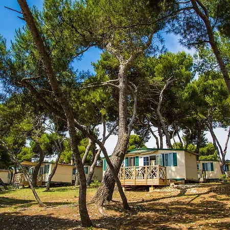 Mobilehomes Camping Stoja 10854 プーラ