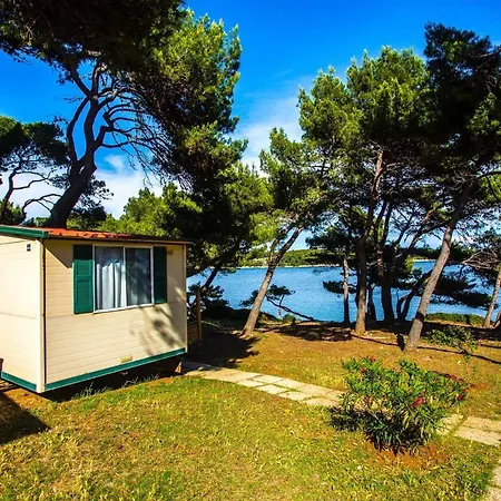 Mobilehomes Camping Stoja 10854 * プーラ